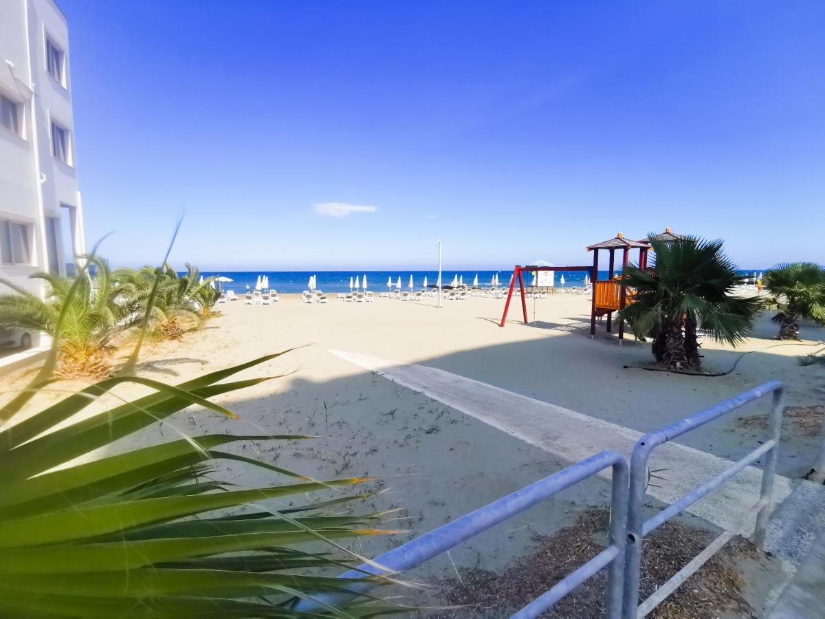 Sea-Esta Seaview Apartment, 200 Meters To The Beach Larnaca Buitenkant foto
