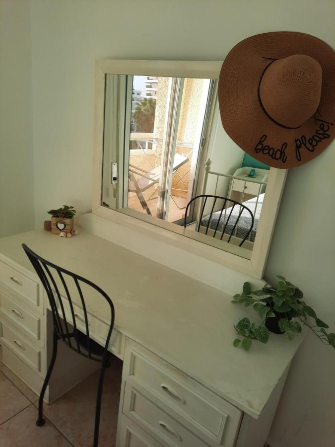 Sea-Esta Seaview Apartment, 200 Meters To The Beach Larnaca Buitenkant foto